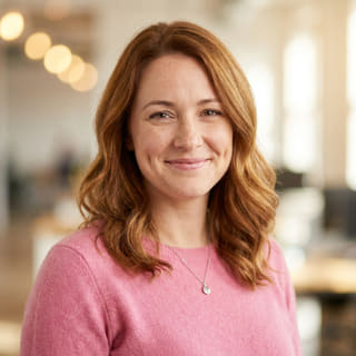 Emily Watson, presentada como responsable de Atención al Cliente en Faena Fondorio, en una imagen de perfil
